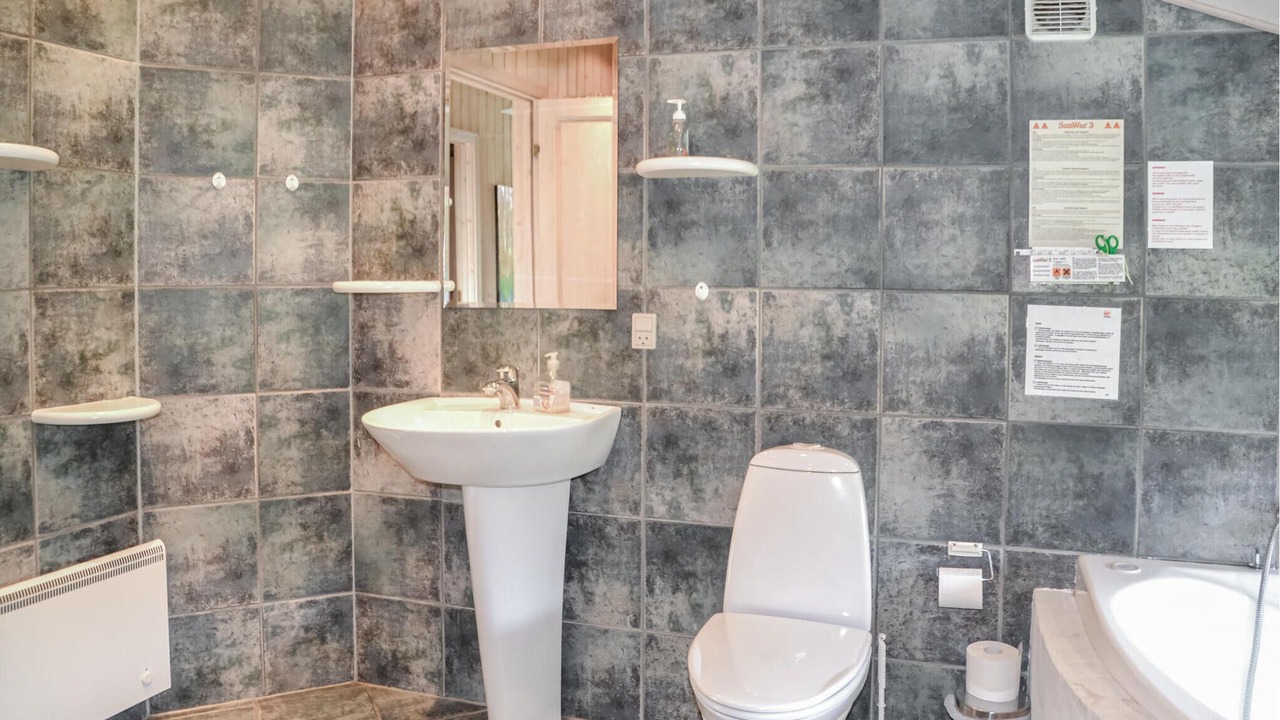 Photo of Bathroom in Henne