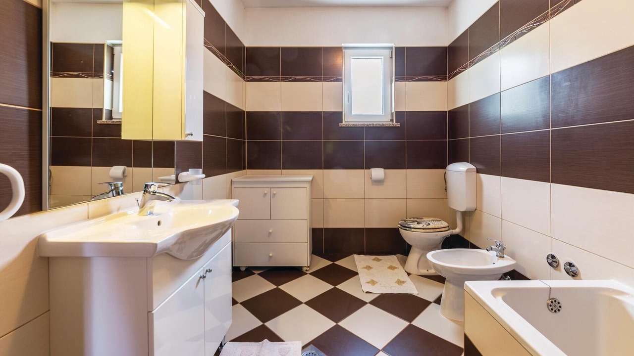 Photo of Bathroom in Putini