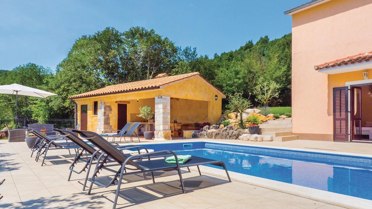 Photo of Outdoor in Pican