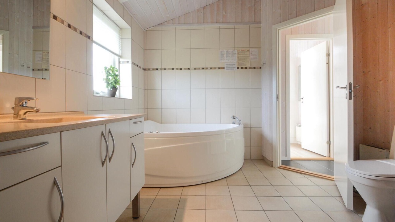 Photo of Bathroom in Flovt Strand