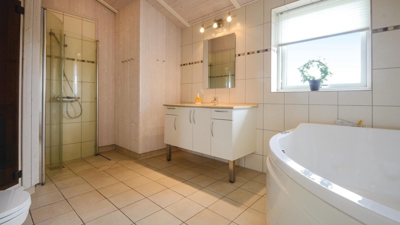 Photo of Bathroom in Flovt Strand