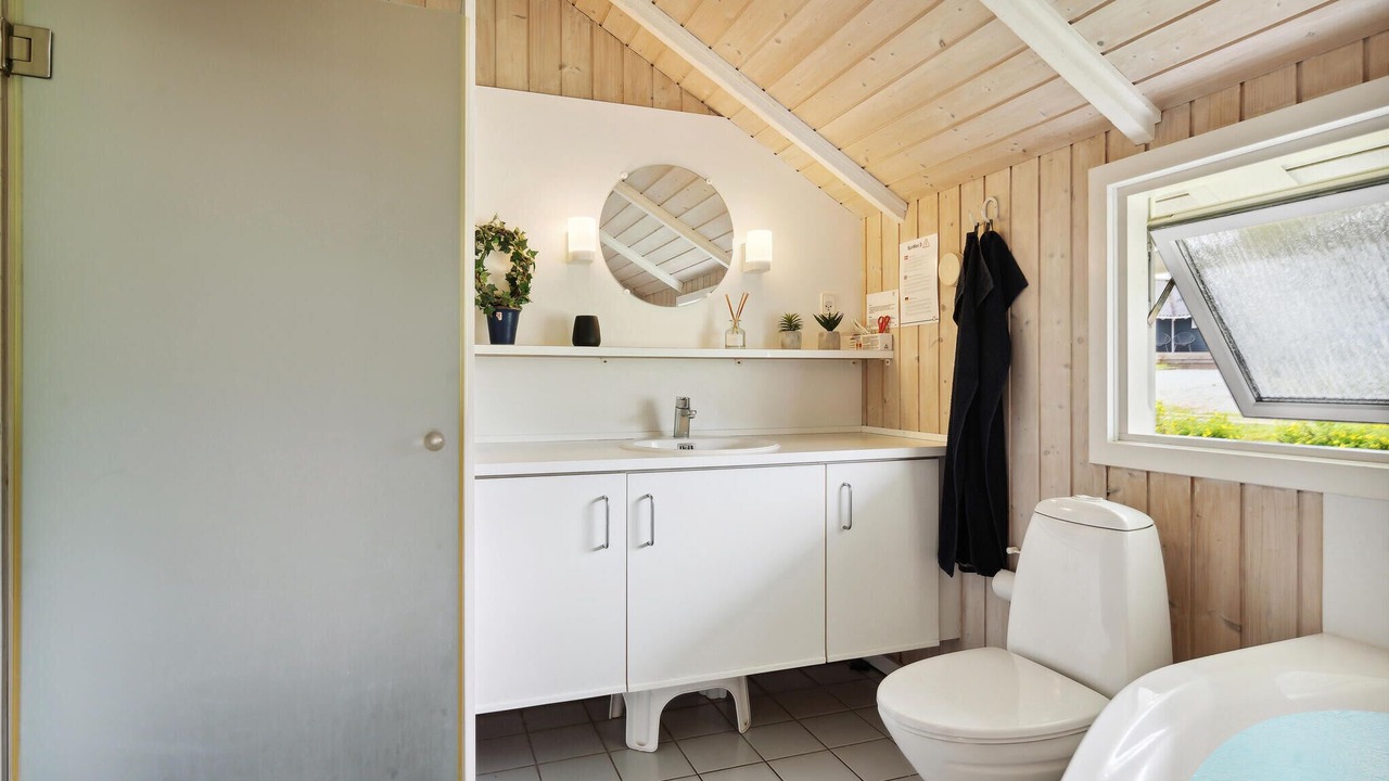 Photo of Bathroom in Mommark Strand