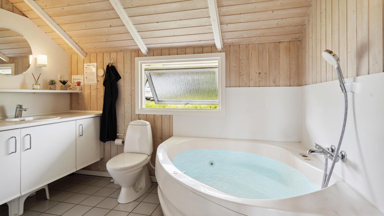 Photo of Bathroom in Mommark Strand