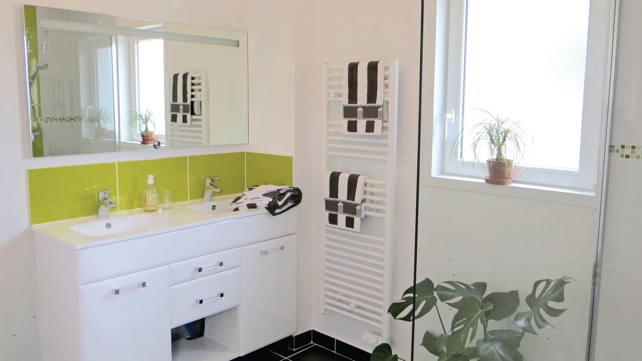 Photo of Bathroom in Brain-sur-Allonnes