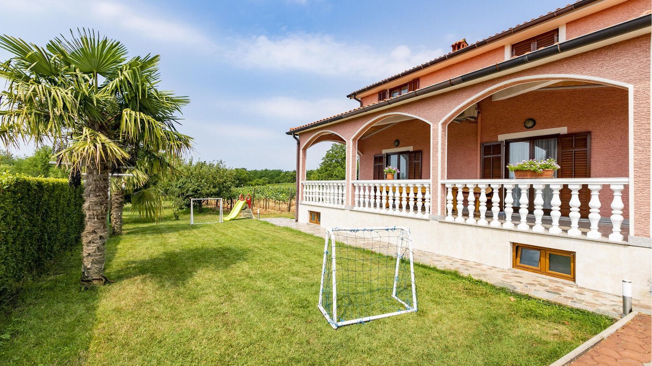 Photo of Outdoor in Skropeti