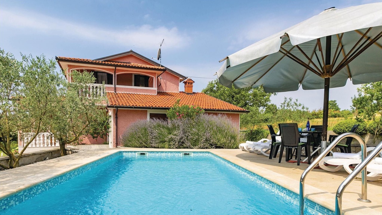 Photo of Outdoor in Skropeti