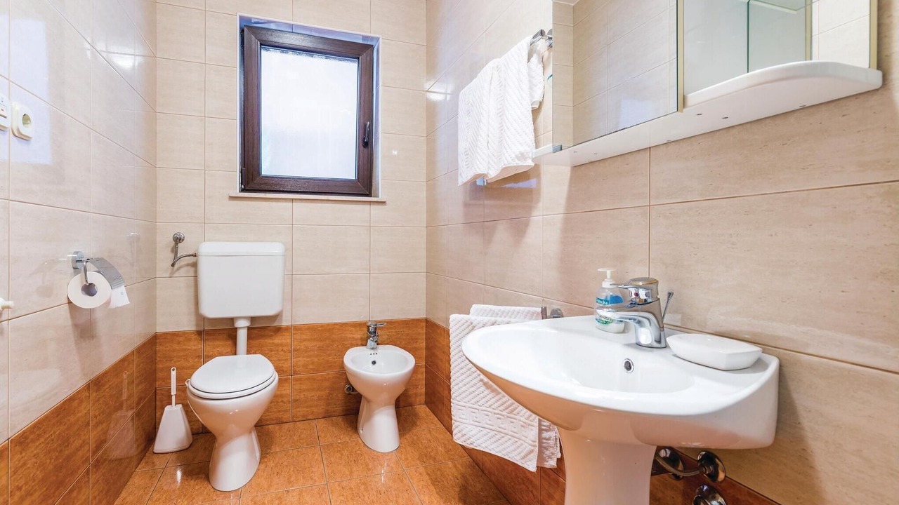 Photo of Bathroom in Sarsoni