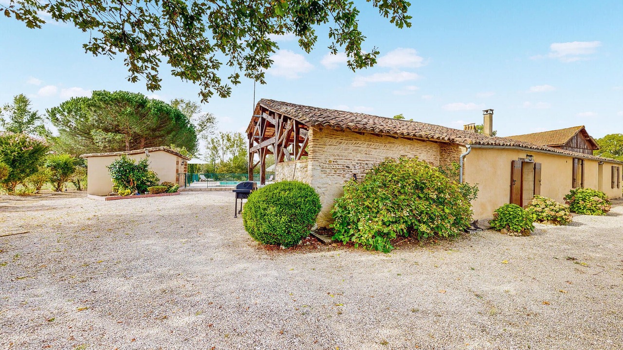 Photo of Outdoor in Saint-Pierre-d'Eyraud