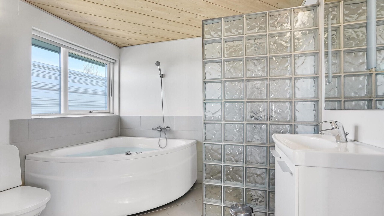 Photo of Bathroom in Flovt Strand