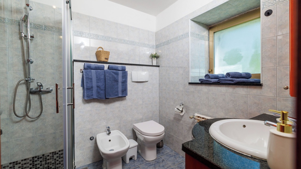 Photo of Bathroom in Plomin
