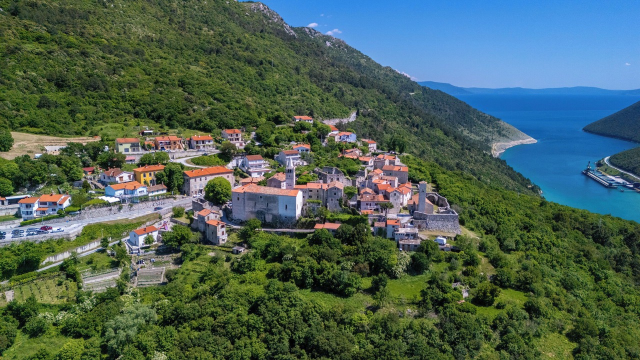 Photo of Outdoor in Plomin