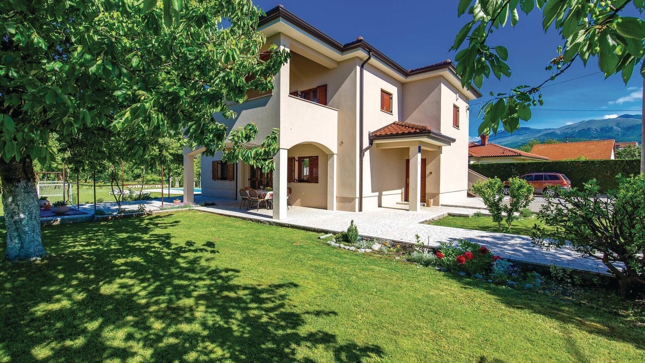 Photo of Outdoor in Sarsoni