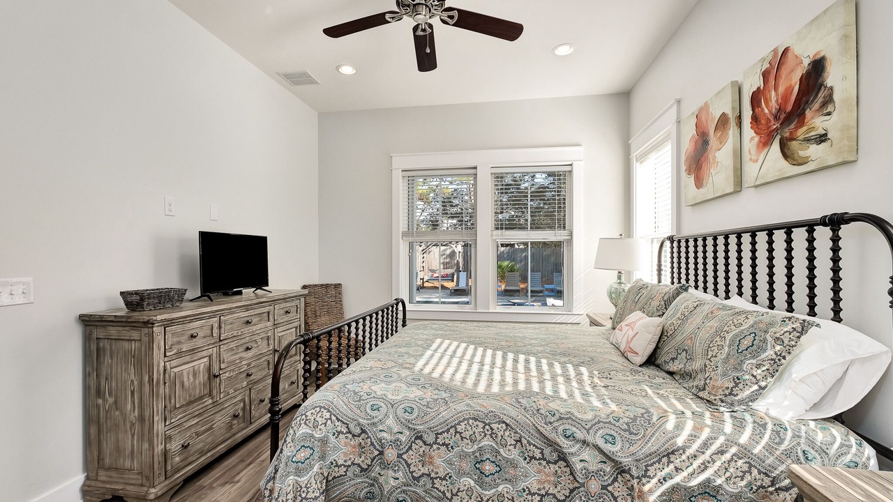 Photo of Bedroom in Crystal Beach
