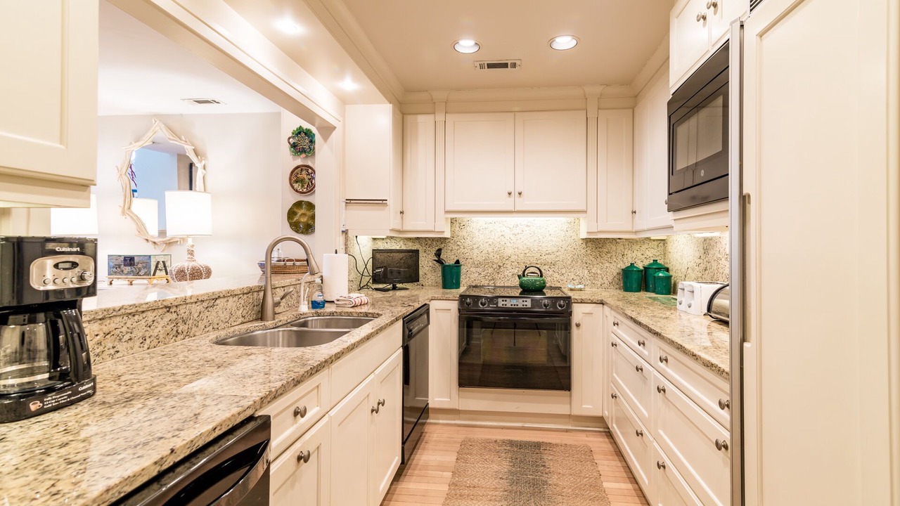 Photo of Kitchen in Debordieu Colony