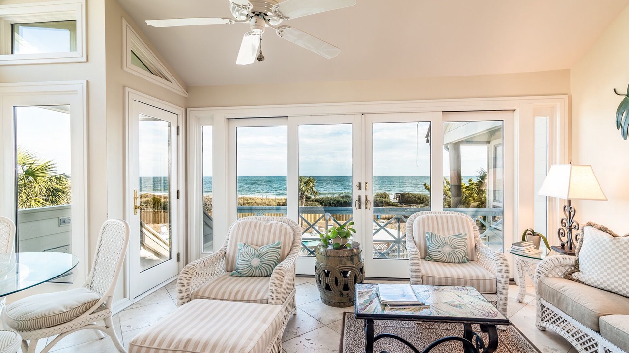 Photo of Livingroom in Debordieu Colony