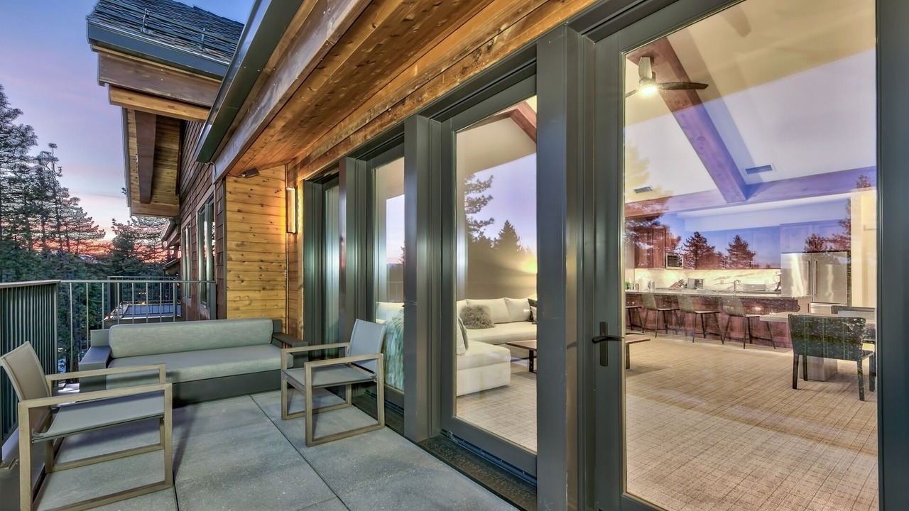 Photo of Patio Balcony in Lakeside Park