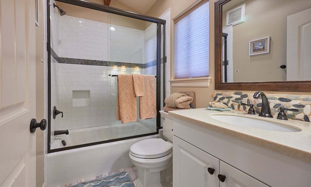 Photo of Bathroom in Kiwanda Shores