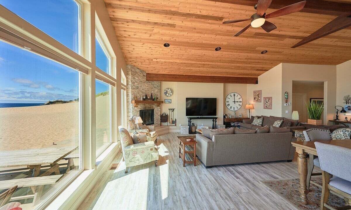 Photo of Livingroom in Kiwanda Shores