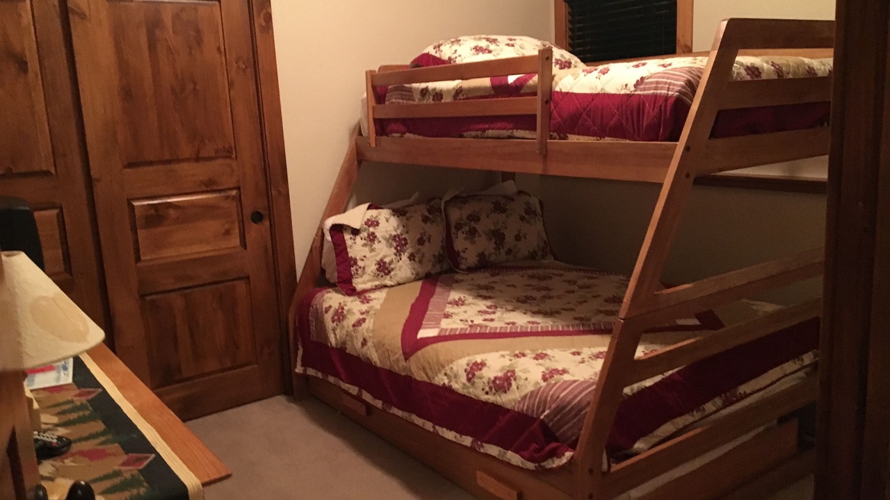 Photo of Bedroom in Four O'Clock