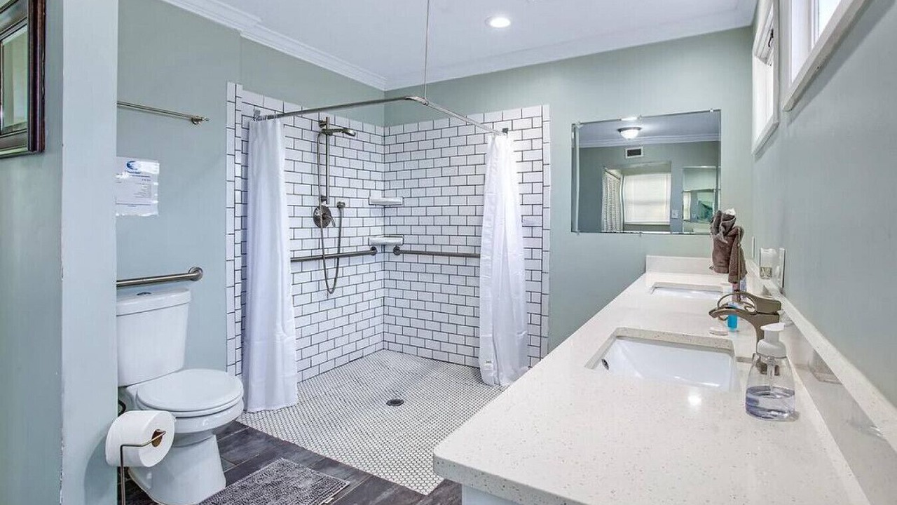 Photo of Bathroom in Woodlawn