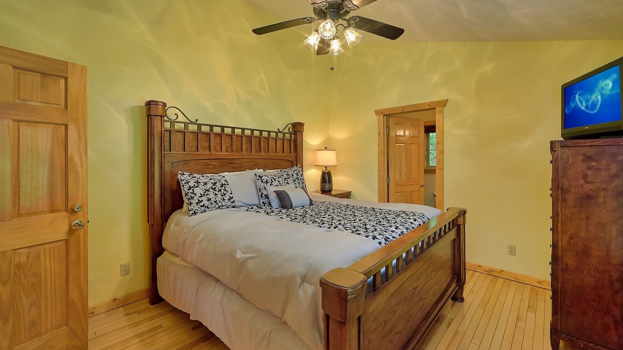 Photo of Bedroom in Gatlinburg