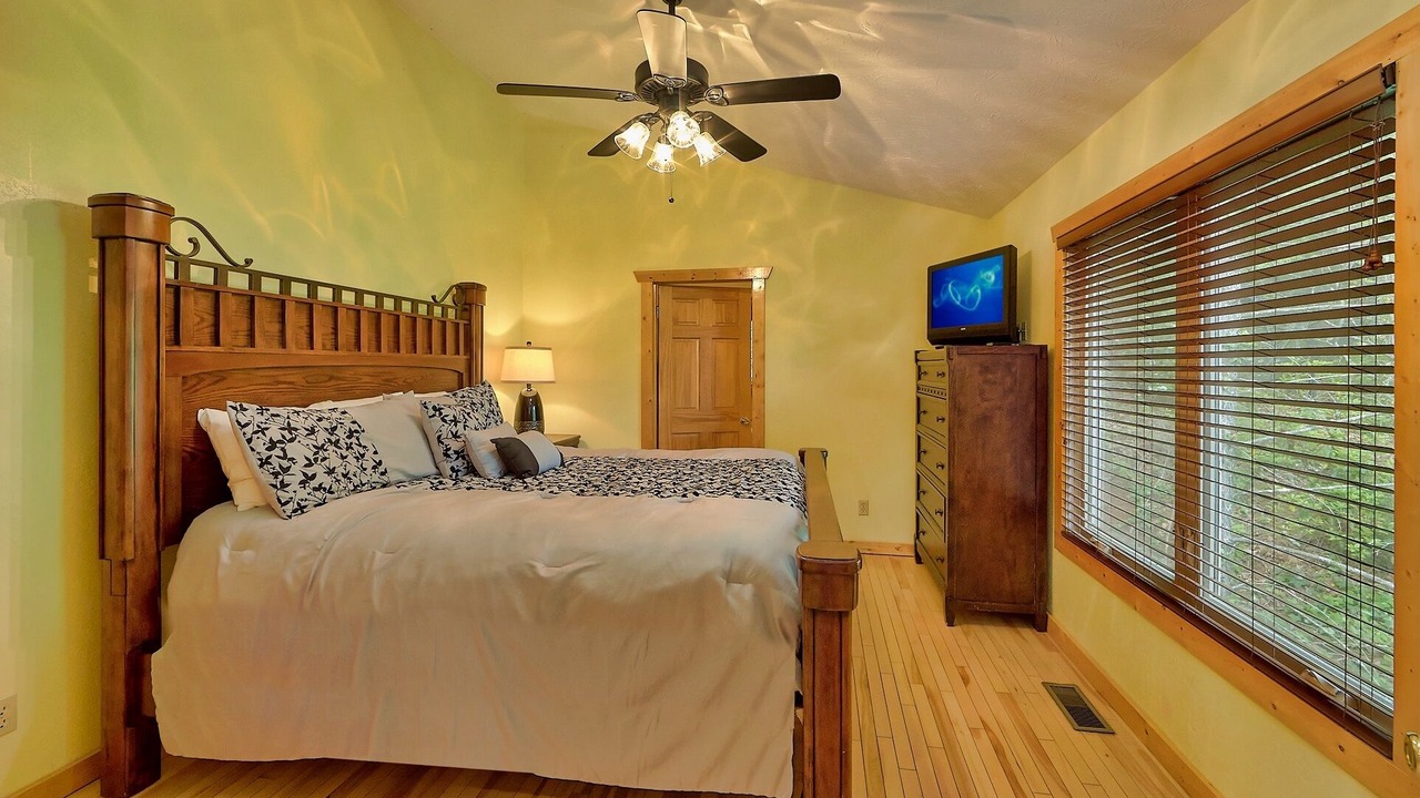 Photo of Bedroom in Gatlinburg