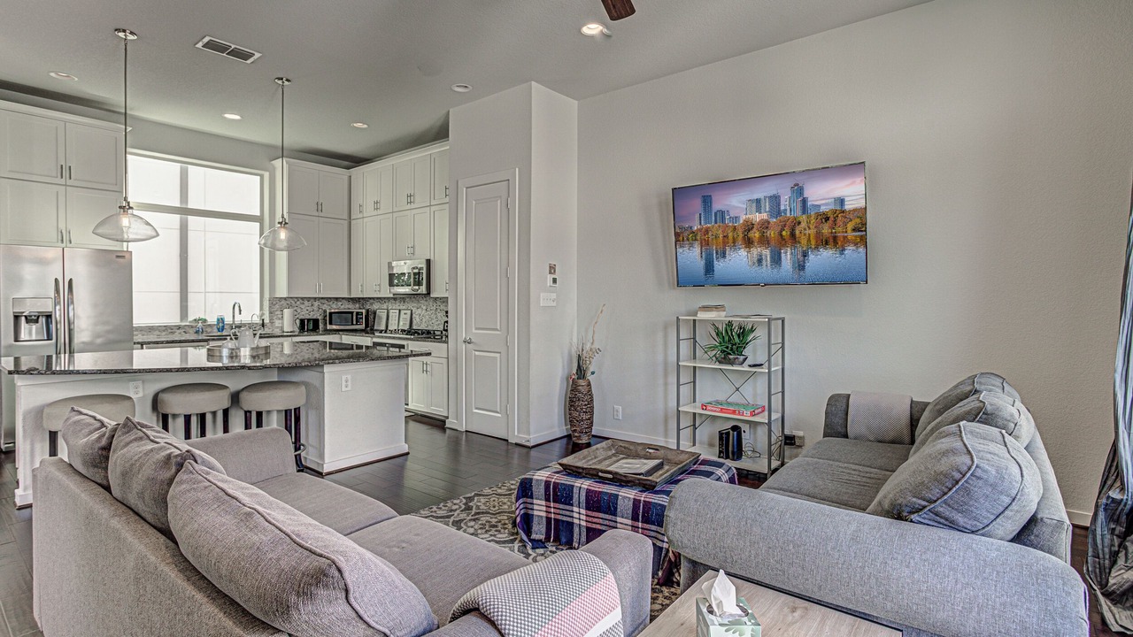 Photo of Livingroom in Tobin Hill