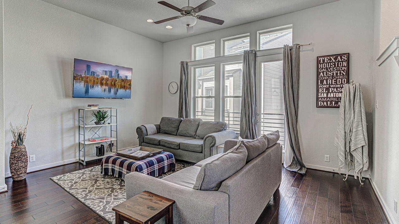 Photo of Livingroom in Tobin Hill