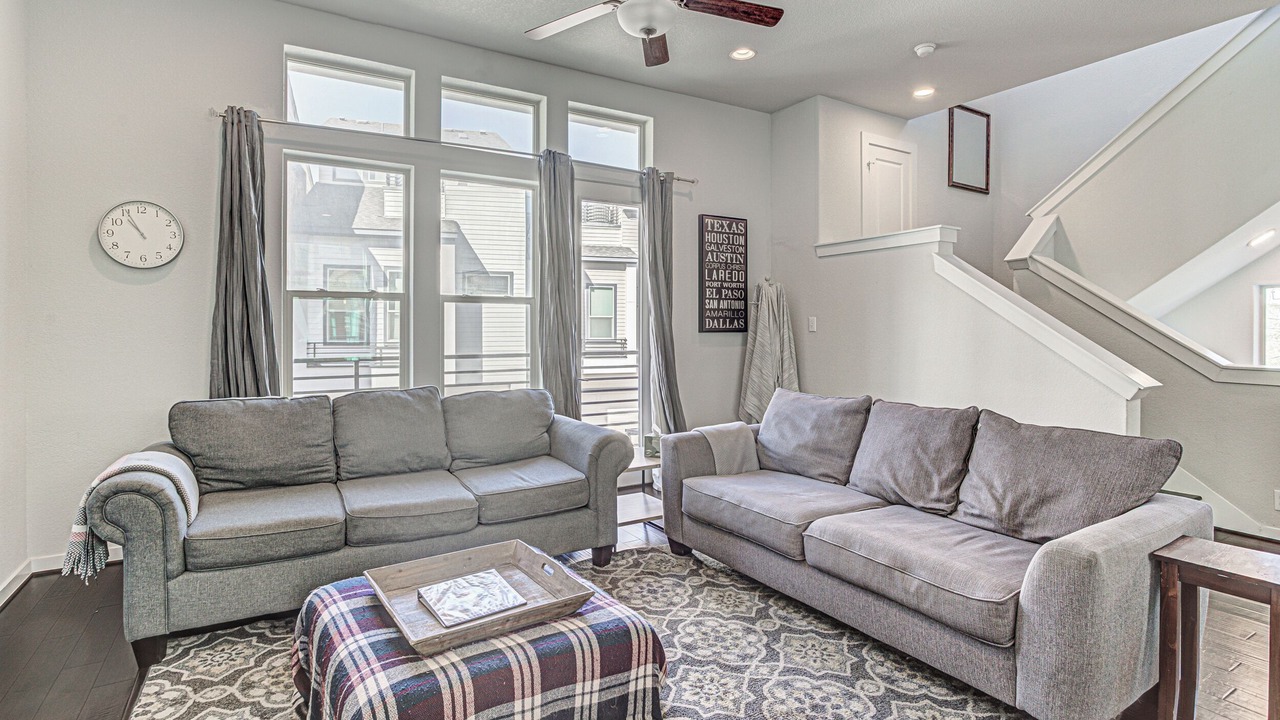 Photo of Livingroom in Tobin Hill