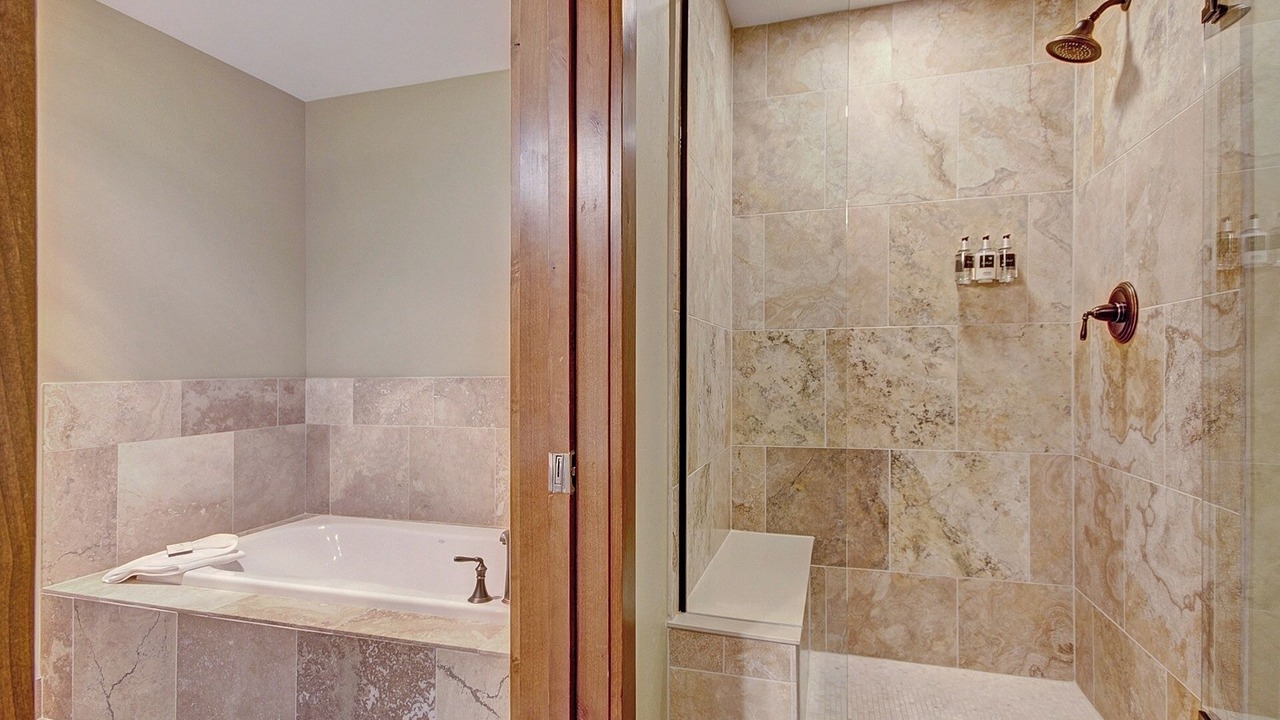 Photo of Bathroom in Peak 8