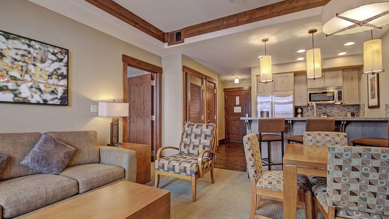 Photo of Livingroom in Peak 8