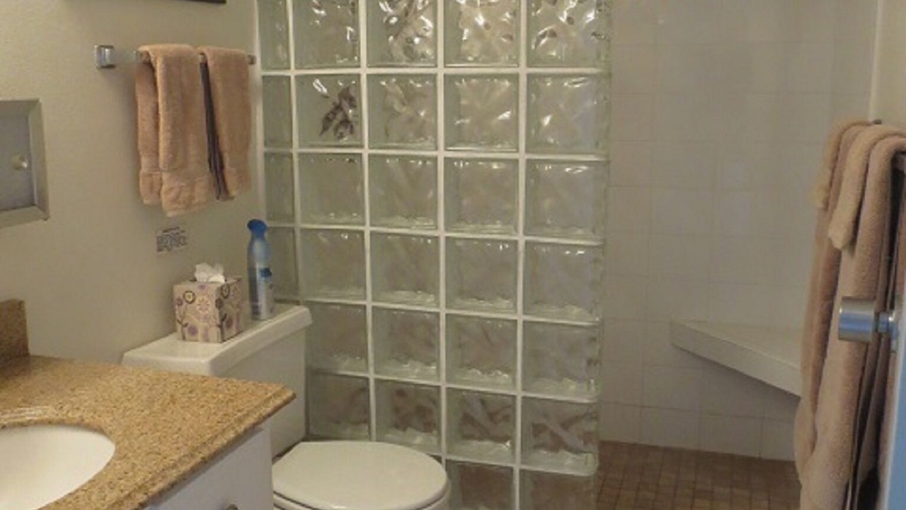 Photo of Bathroom in Maalaea