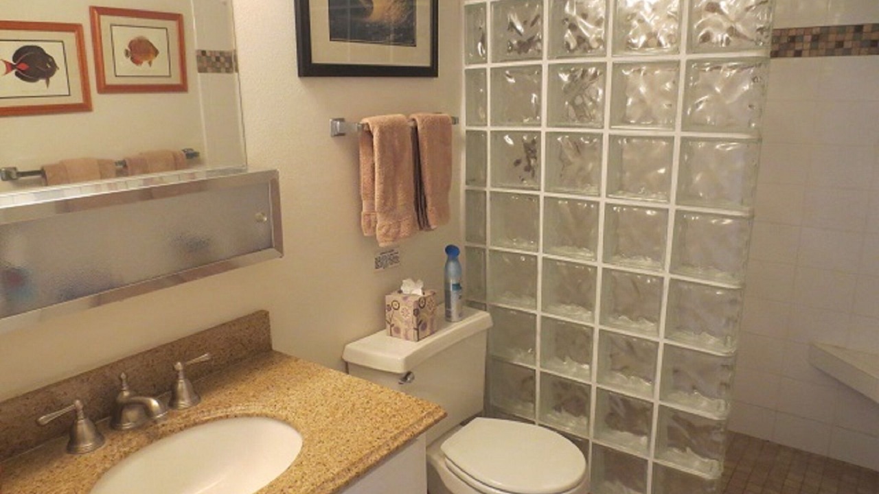 Photo of Bathroom in Maalaea