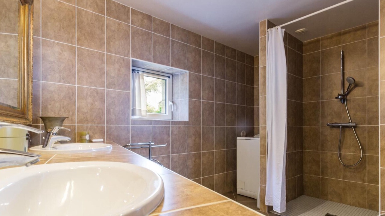 Photo of Bathroom in Coulouvray-Boisbenatre