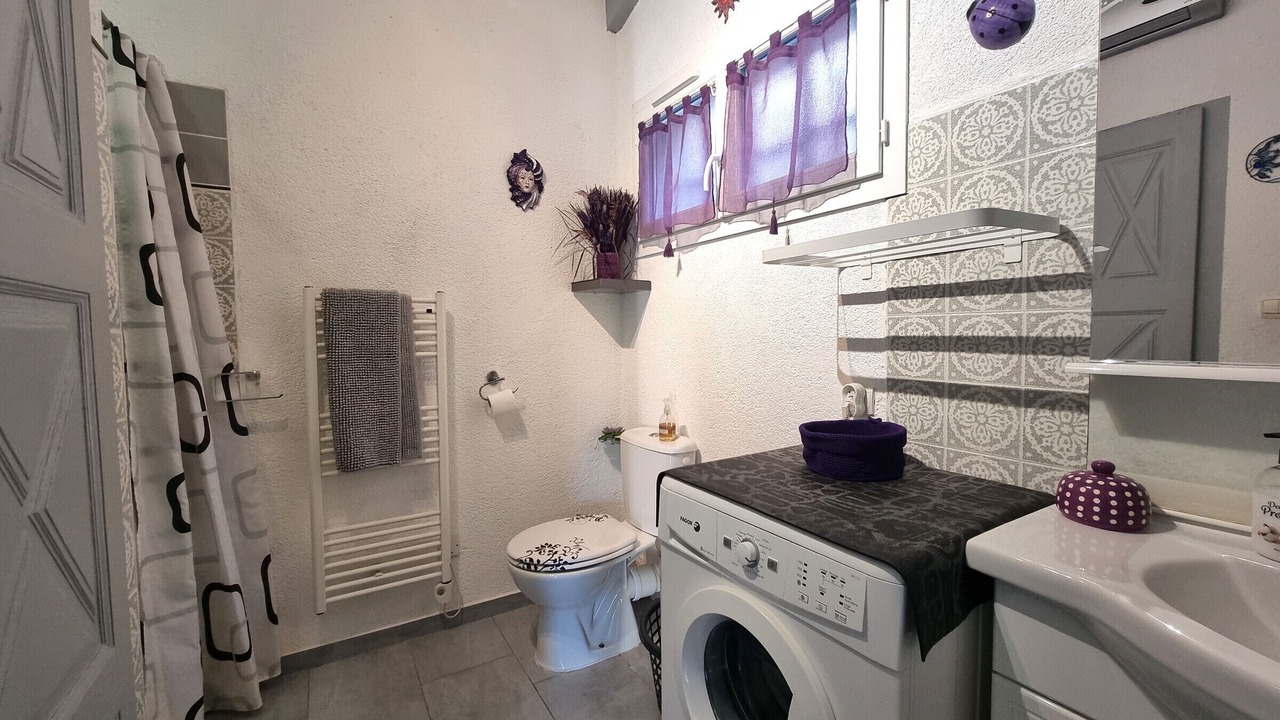 Photo of Bathroom in Port-Vendres