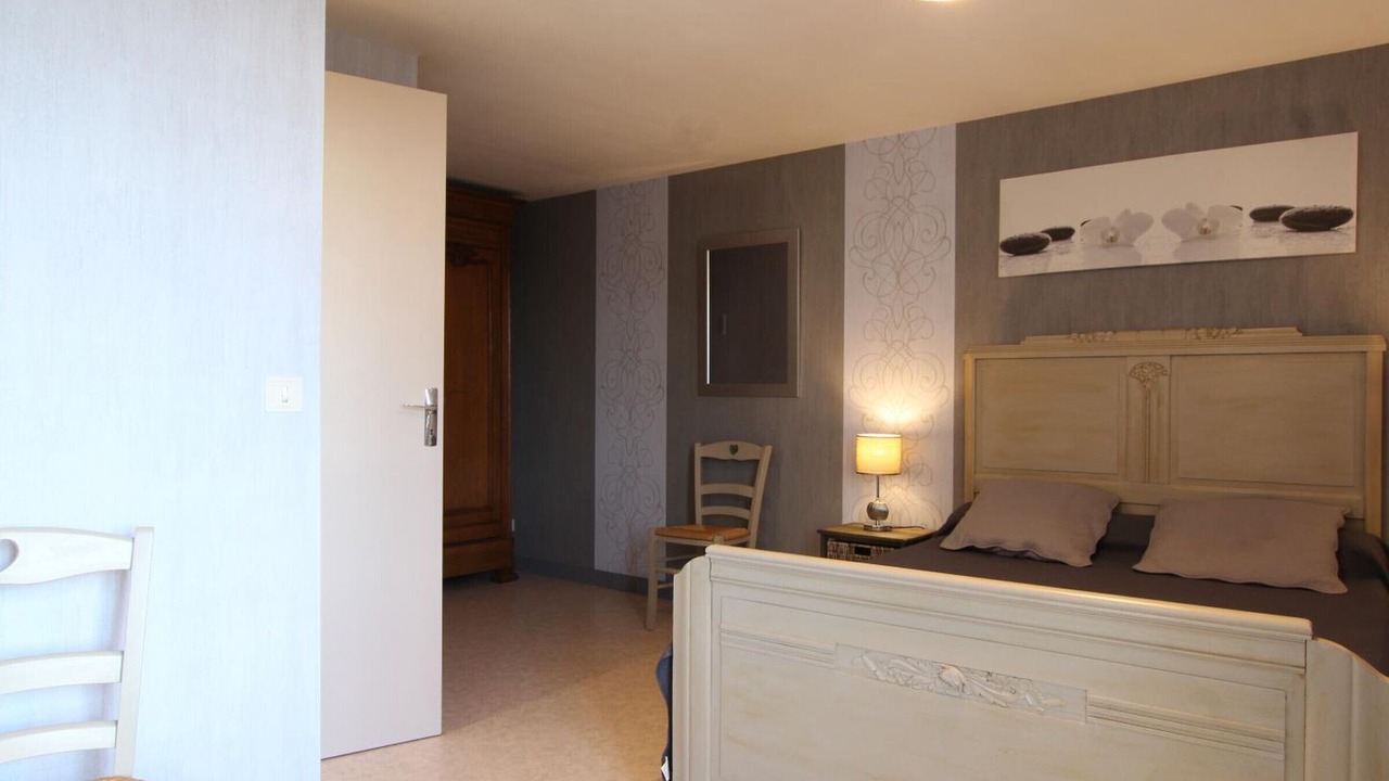 Photo of Bedroom in Folligny