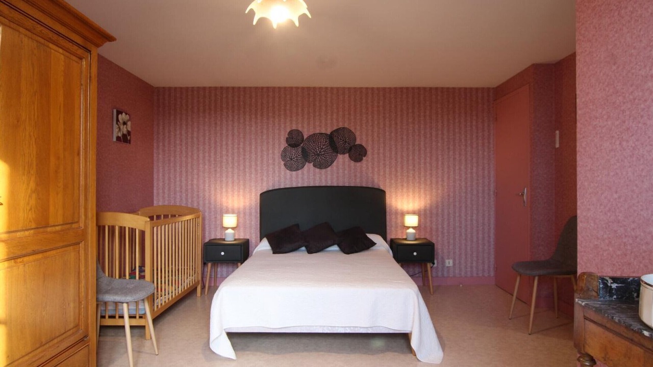 Photo of Bedroom in Folligny