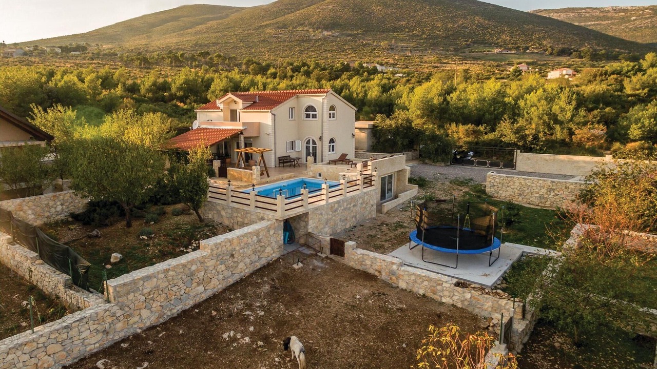 Photo of Outdoor in Rudine