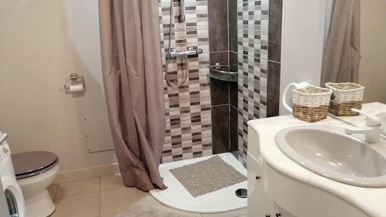 Photo of Bathroom in Villeneuve d'Aveyron
