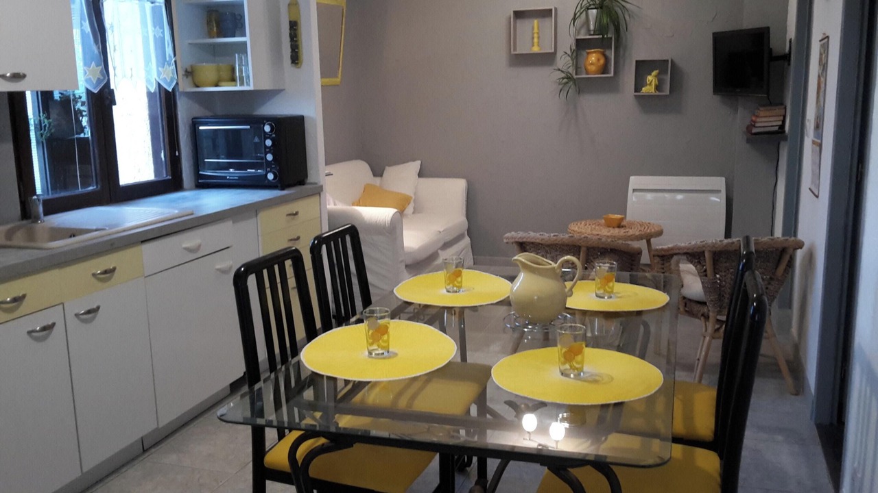 Photo of Livingroom in Villeneuve d'Aveyron