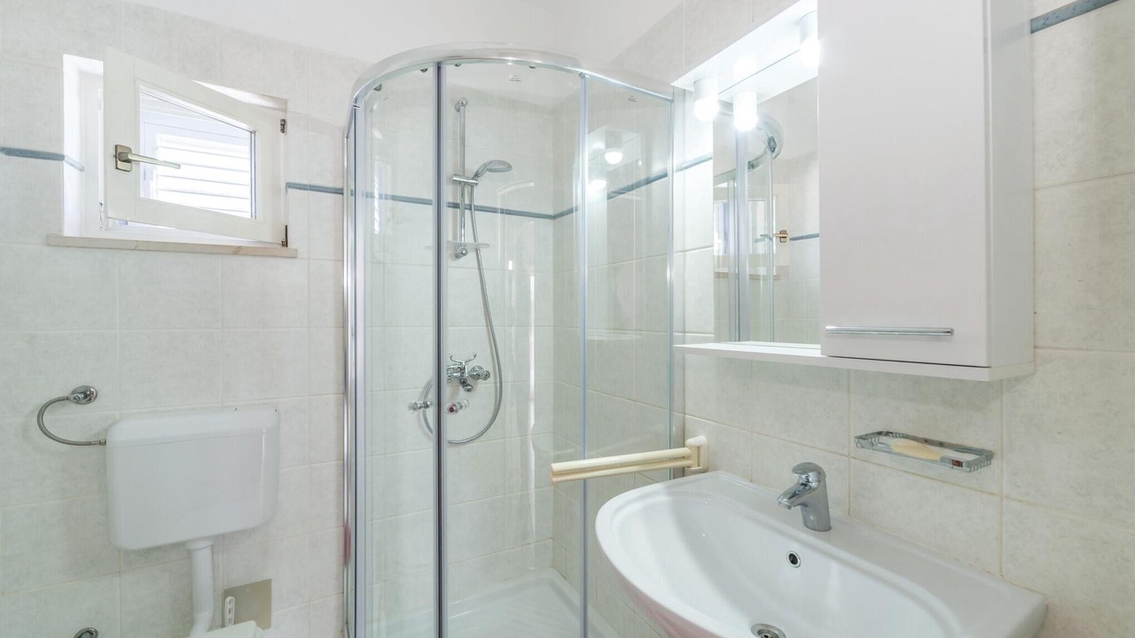 Photo of Bathroom in Verunic