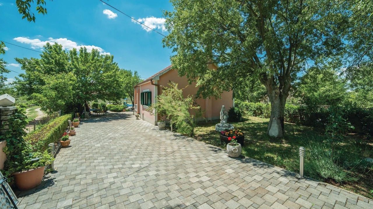 Photo of Outdoor in Drnis