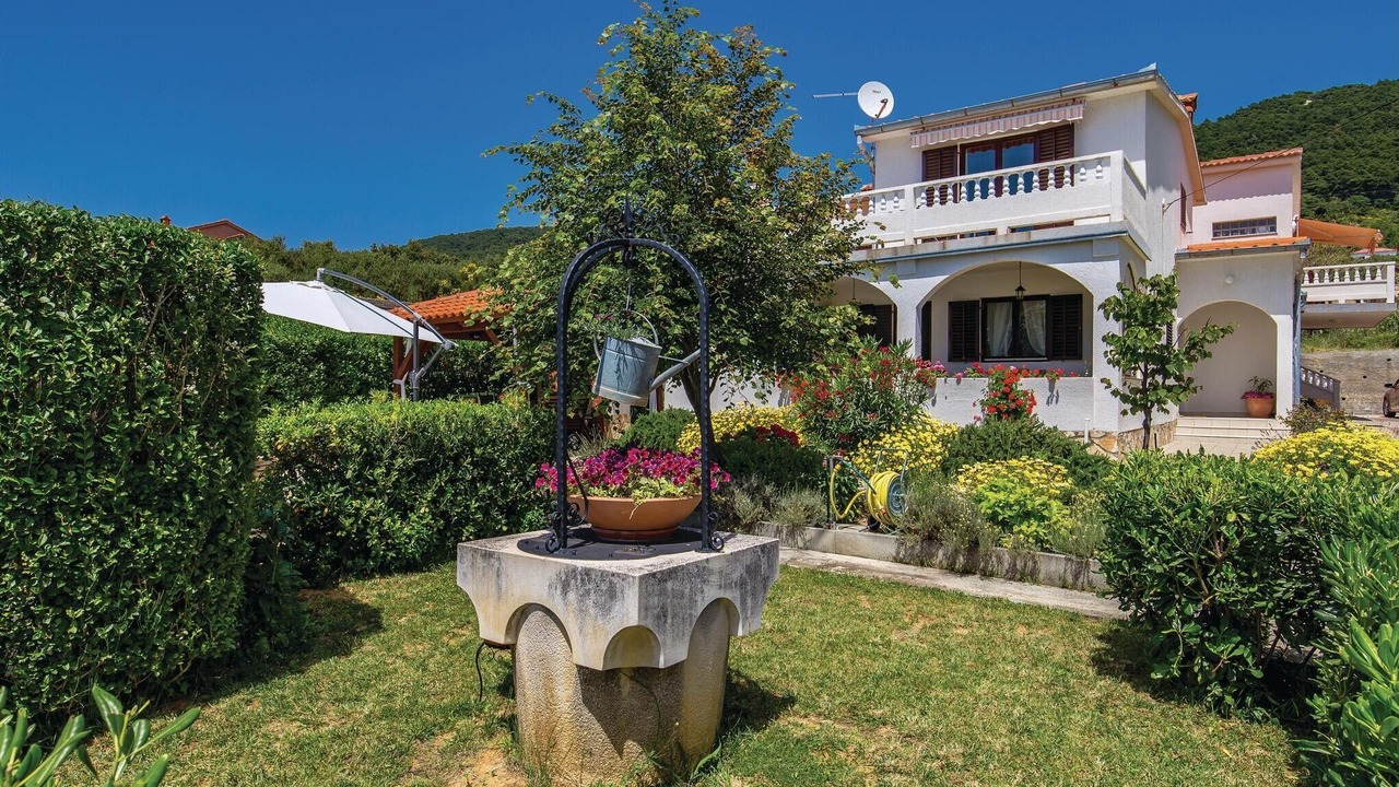 Photo of Outdoor in Banjol