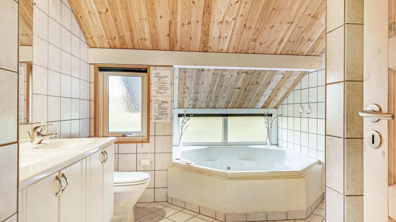 Photo of Bathroom in Jegum