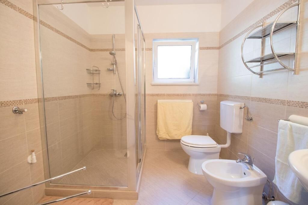 Photo of Bathroom in Cove Murtar