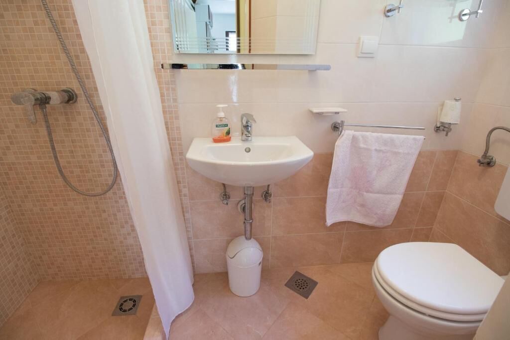 Photo of Bathroom in Cove Murtar
