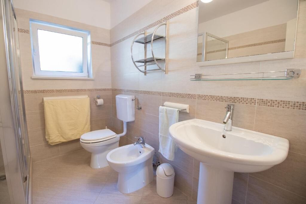 Photo of Bathroom in Cove Murtar
