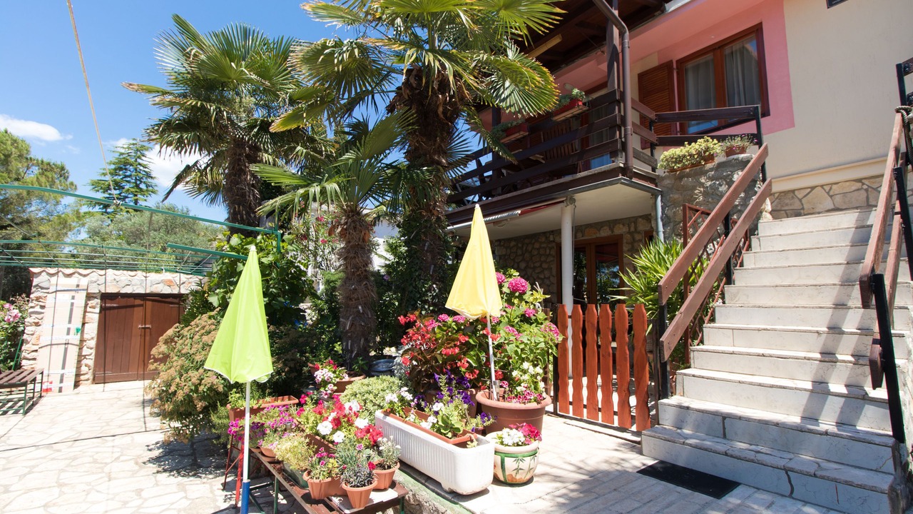 Photo of Outdoor in Cres