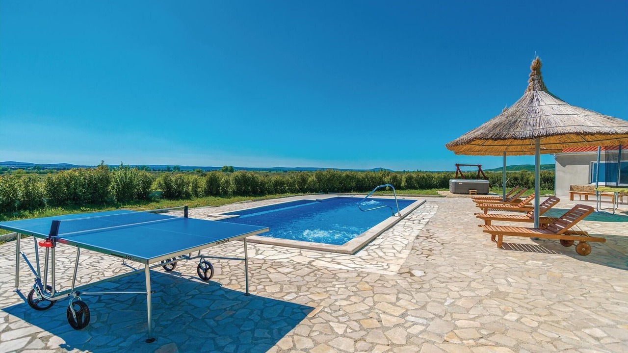 Photo of Outdoor in Pakostane