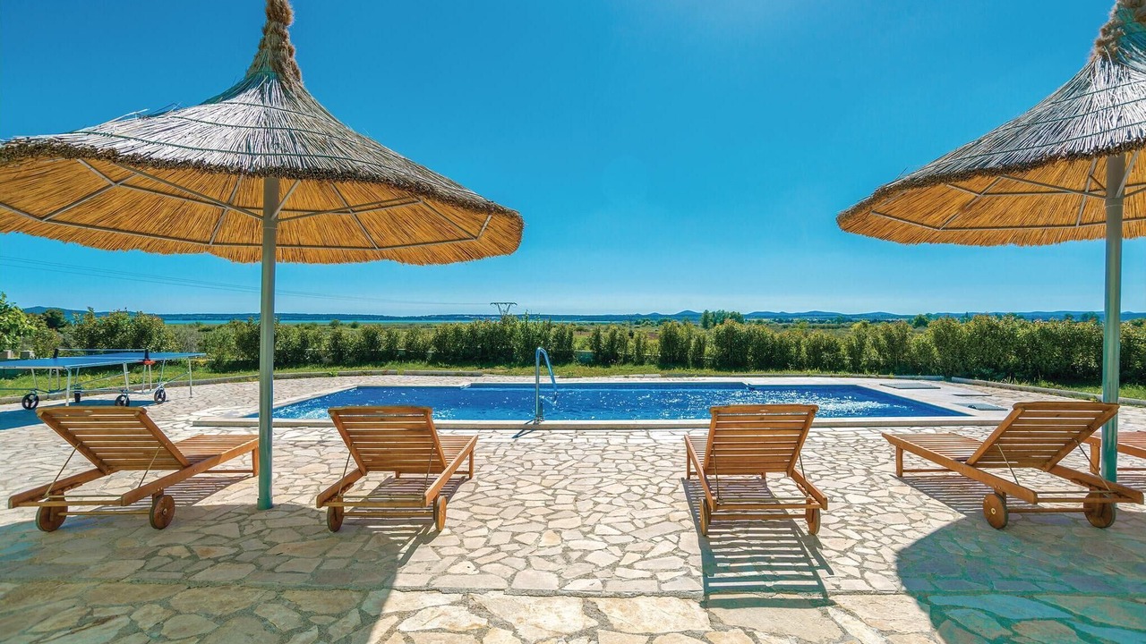 Photo of Outdoor in Pakostane